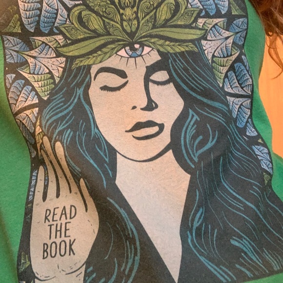 (~);-} Meet Your 5⭐️ Posh Ambassador, Brooke - Picture 17 of 17